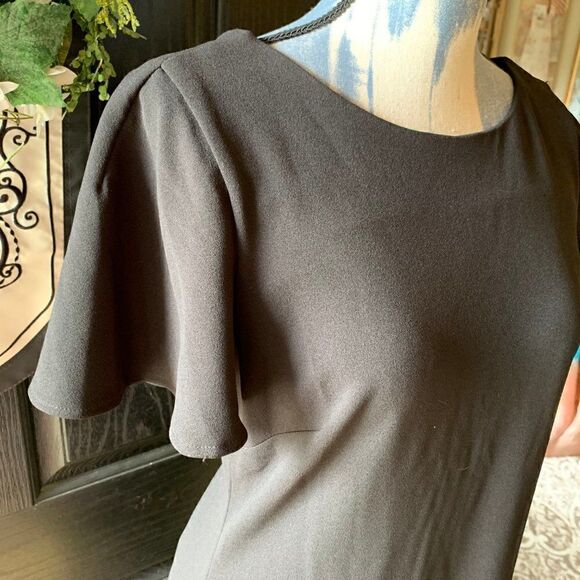 Calvin
Klein short sleeve dress - Picture 2 of 6